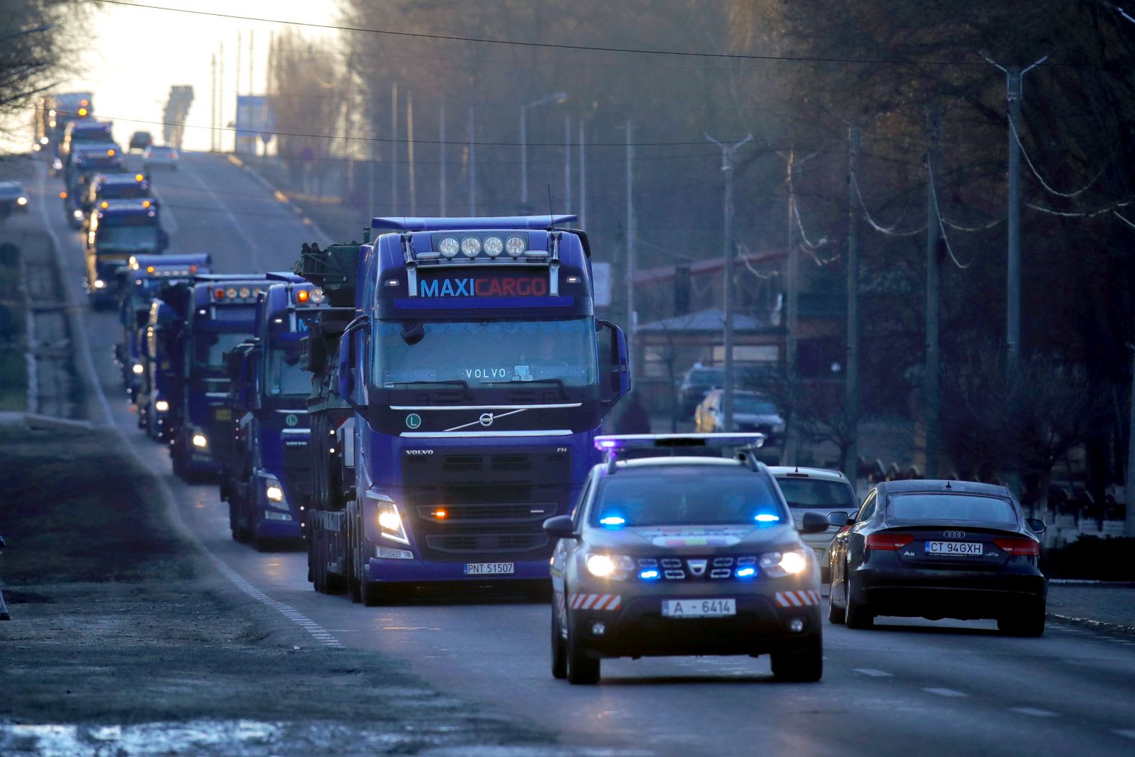 Echipamente de intervenție și convoaie în timpul exercițiului Echipamente de intervenție și convoaie în timpul exercițiului