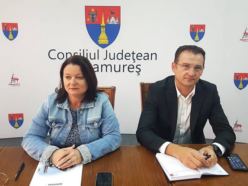 40 de mame minore din Maramureș sunt înscrise în sistemul educațional