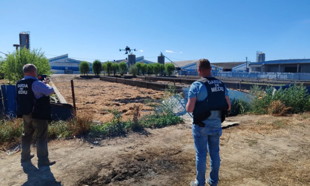 echipă de control Garda de Mediu verificând surse de poluare echipă de control Garda de Mediu verificând surse de poluare