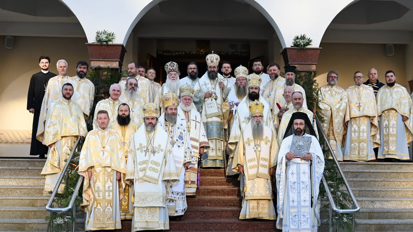 Opt ierarhi au sfințit Biserica „Duminica Tuturor Sfinților” din Hunedoara