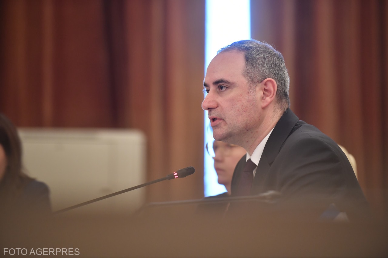Alexandru Nazare susține un discurs la BNR despre economia României