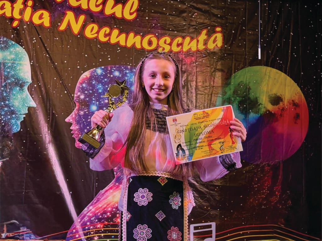 Elevă câștigătoare la festivalul de muzică din Vaslui Elevă câștigătoare la festivalul de muzică din Vaslui