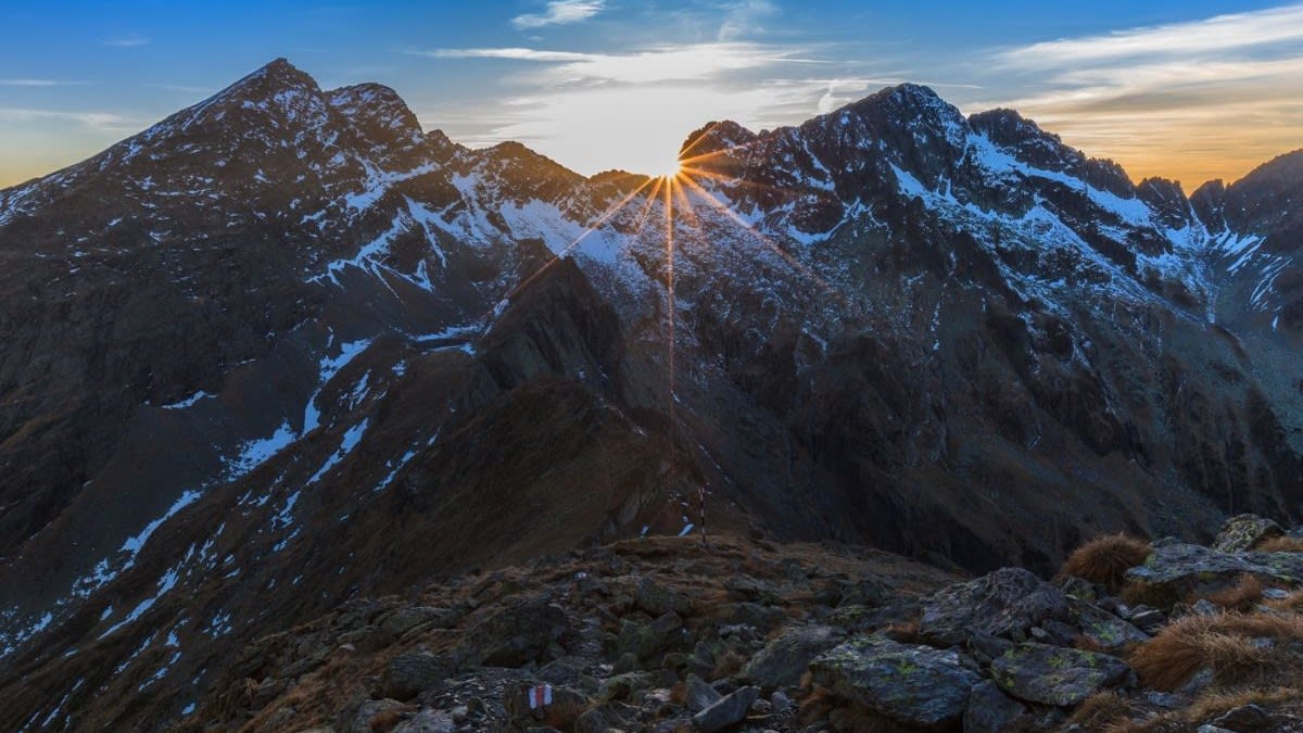 Jurnaliștii britanici recomandă Carpații Meridionali ca alternativă la Everest Base Camp