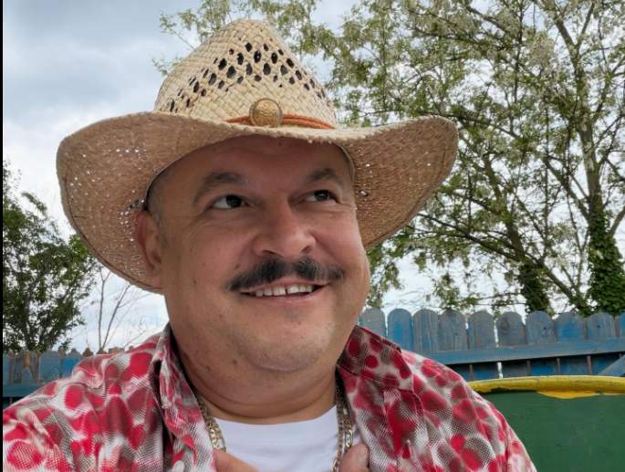 Mihai Bobonete jucând tenis în ploaie la Slobozia Mihai Bobonete jucând tenis în ploaie la Slobozia