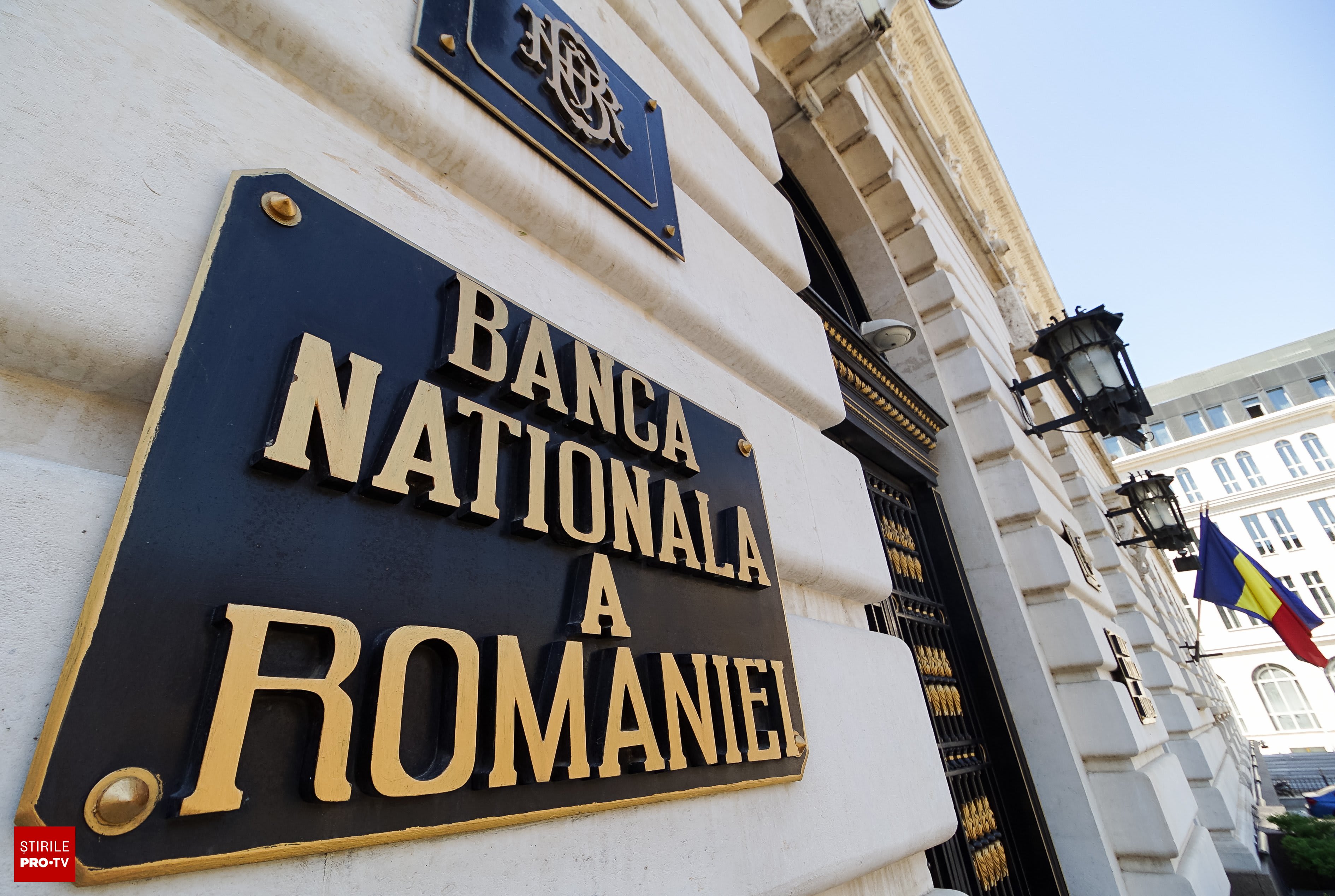 grafice financiare și discuție despre datoriile publice
