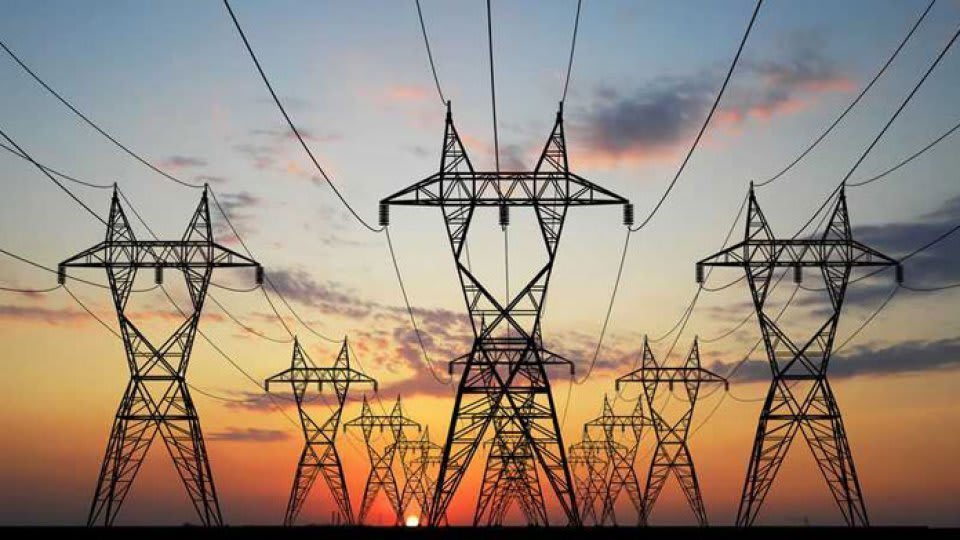 Prețul energiei electrice a crescut în septembrie, România ocupă locul 4 în UE