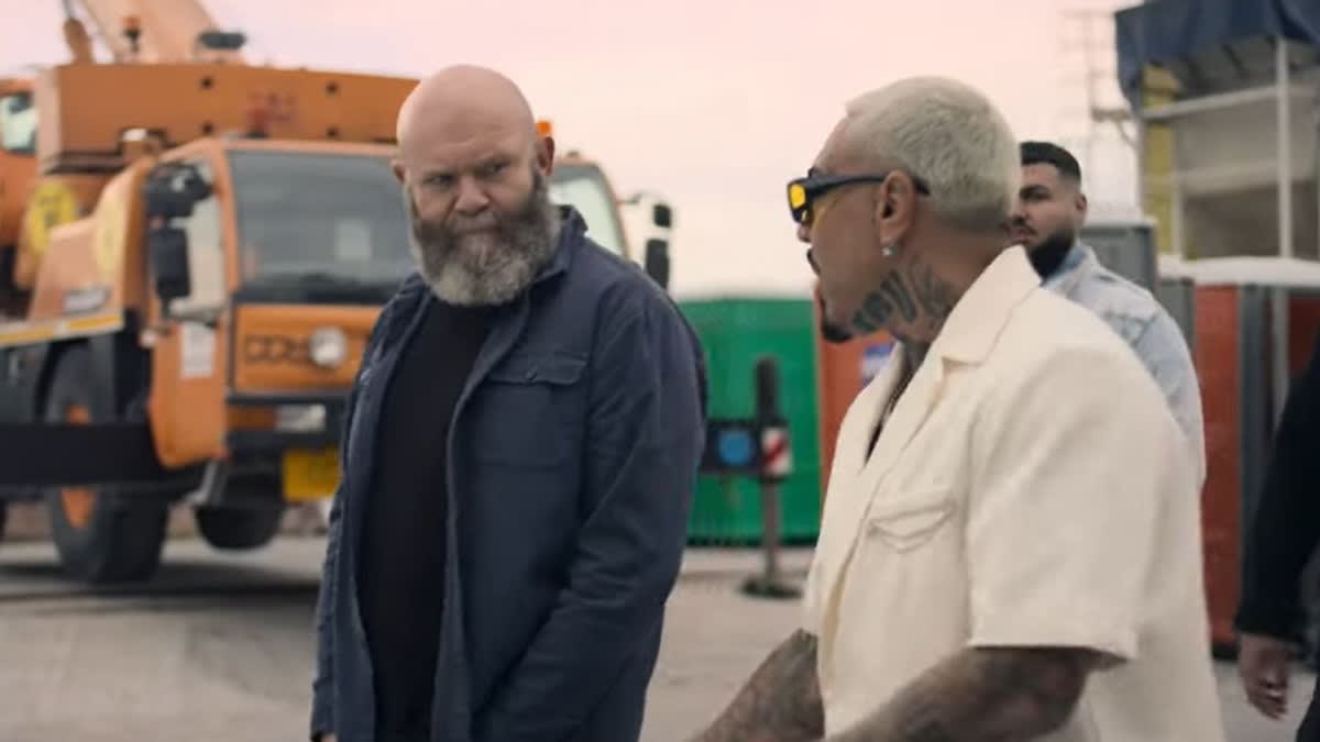 Primele imagini cu Darko Peric din filmul românesc „Vacanță all inclusive” alături de Alex Velea
