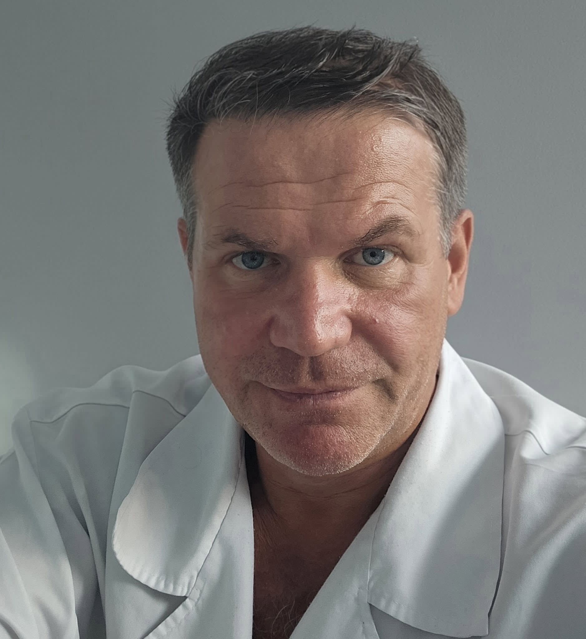 echipă medicală în sala de operație la Galați