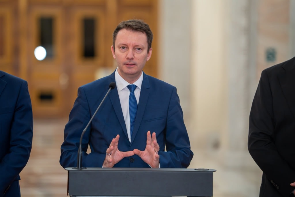 Alegerile anticipate din România pot agrava criza economică, avertizează experții
