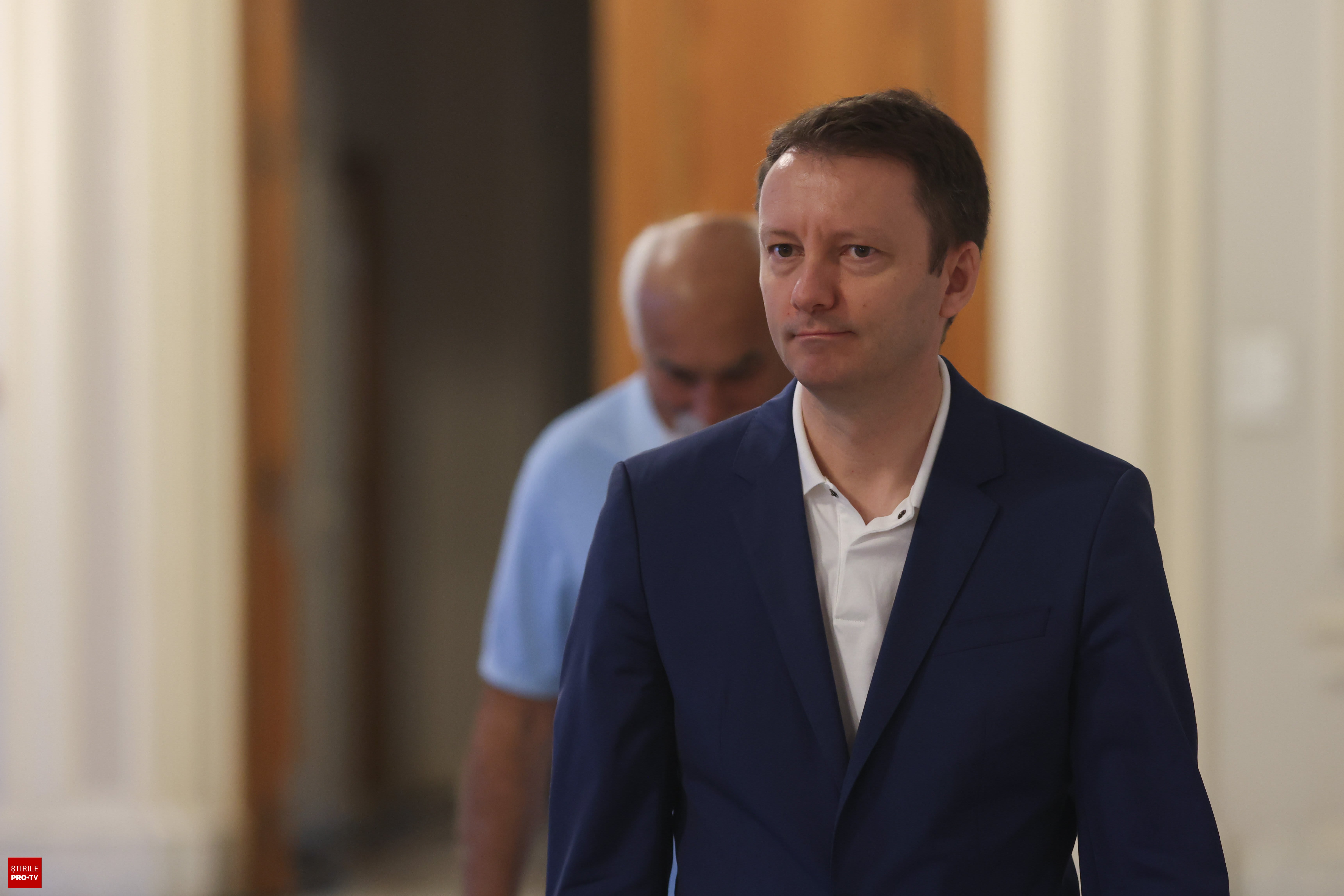 Guvernul Mureșan a fost respins de Parlament, criza politică se adâncește