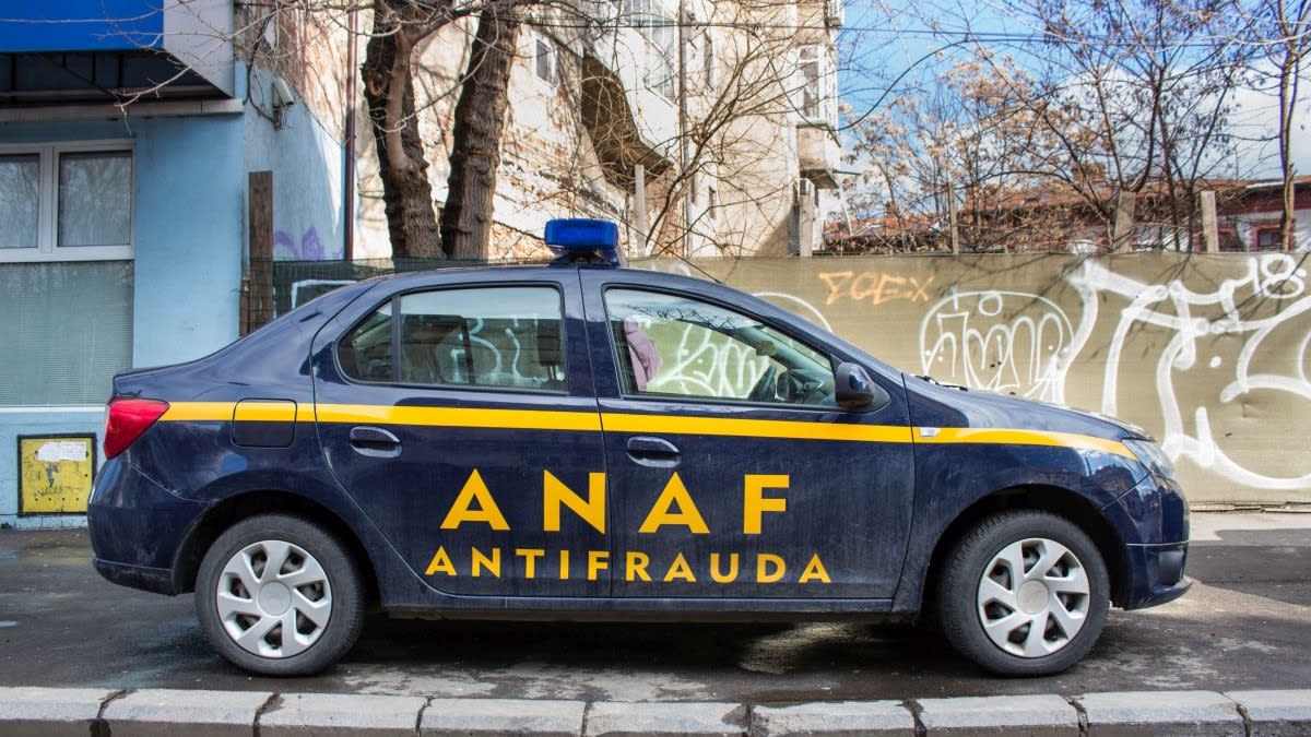mașină ANAF parcată pe stradă în București mașină ANAF parcată pe stradă în București