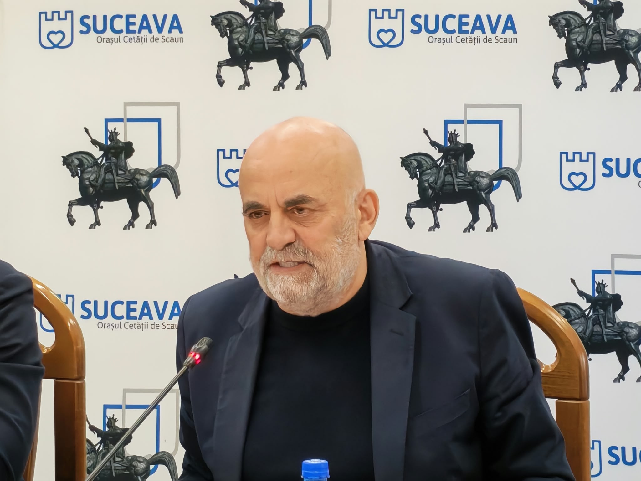 Primar Vasile Rîmbu în ședință cu consiliul local Primar Vasile Rîmbu în ședință cu consiliul local