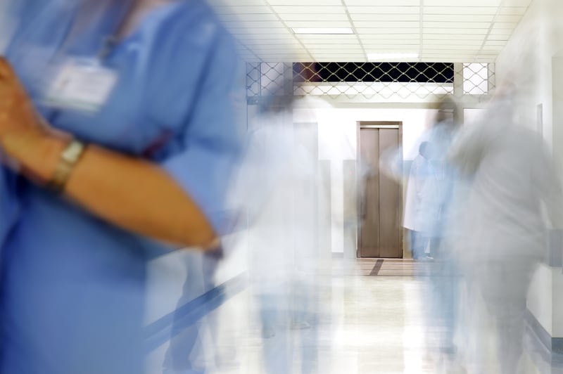 Salariile medicilor din Bulgaria depășesc cele din România, iar sistemul medical bulgar este mai accesibil