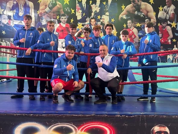 Boxer băcăuan în ring, pregătire pentru Europene Boxer băcăuan în ring, pregătire pentru Europene