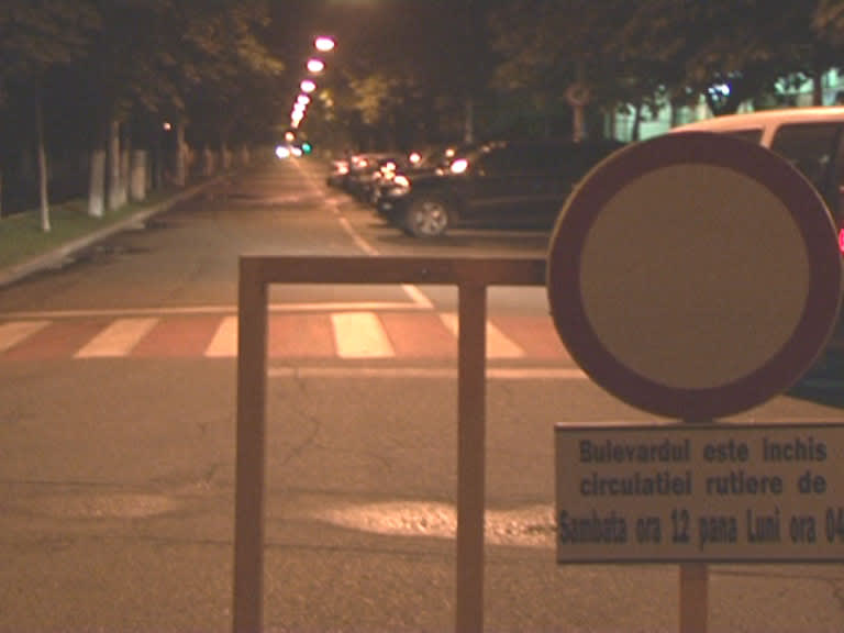 Lucrări de infrastructură pe bulevardul Bălcescu, muncitori și echipamente Lucrări de infrastructură pe bulevardul Bălcescu, muncitori și echipamente