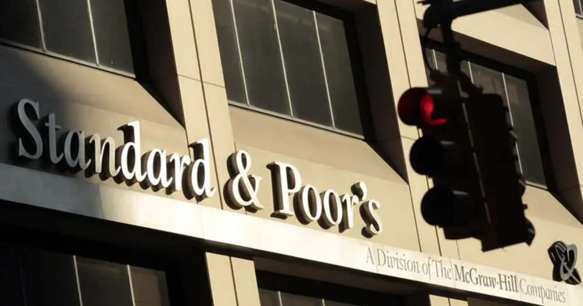 Standard & Poor's confirmă ratingul României la BBB- cu perspectivă negativă