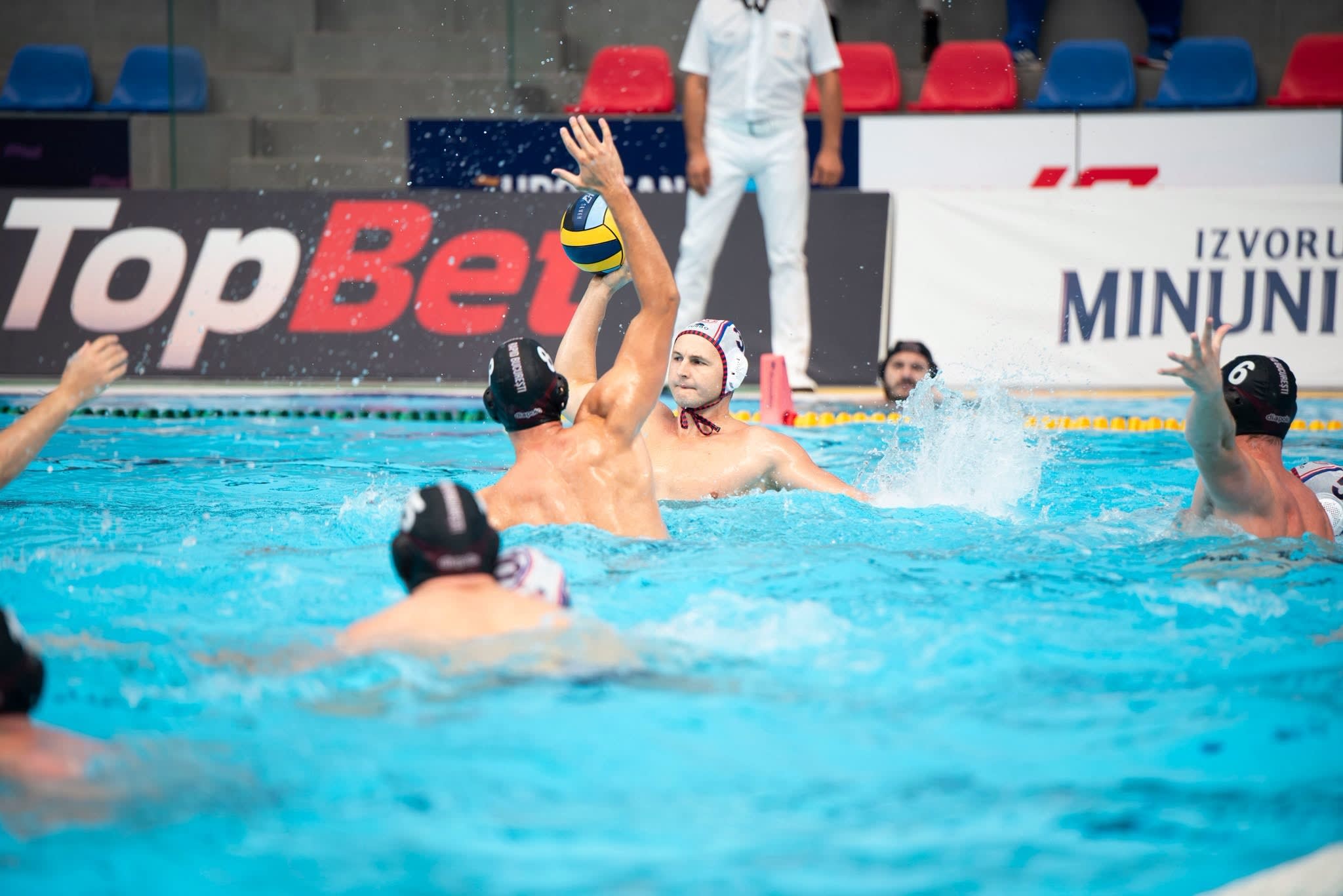 meci de polo pe apă la bazinul olimpic din Oradea meci de polo pe apă la bazinul olimpic din Oradea
