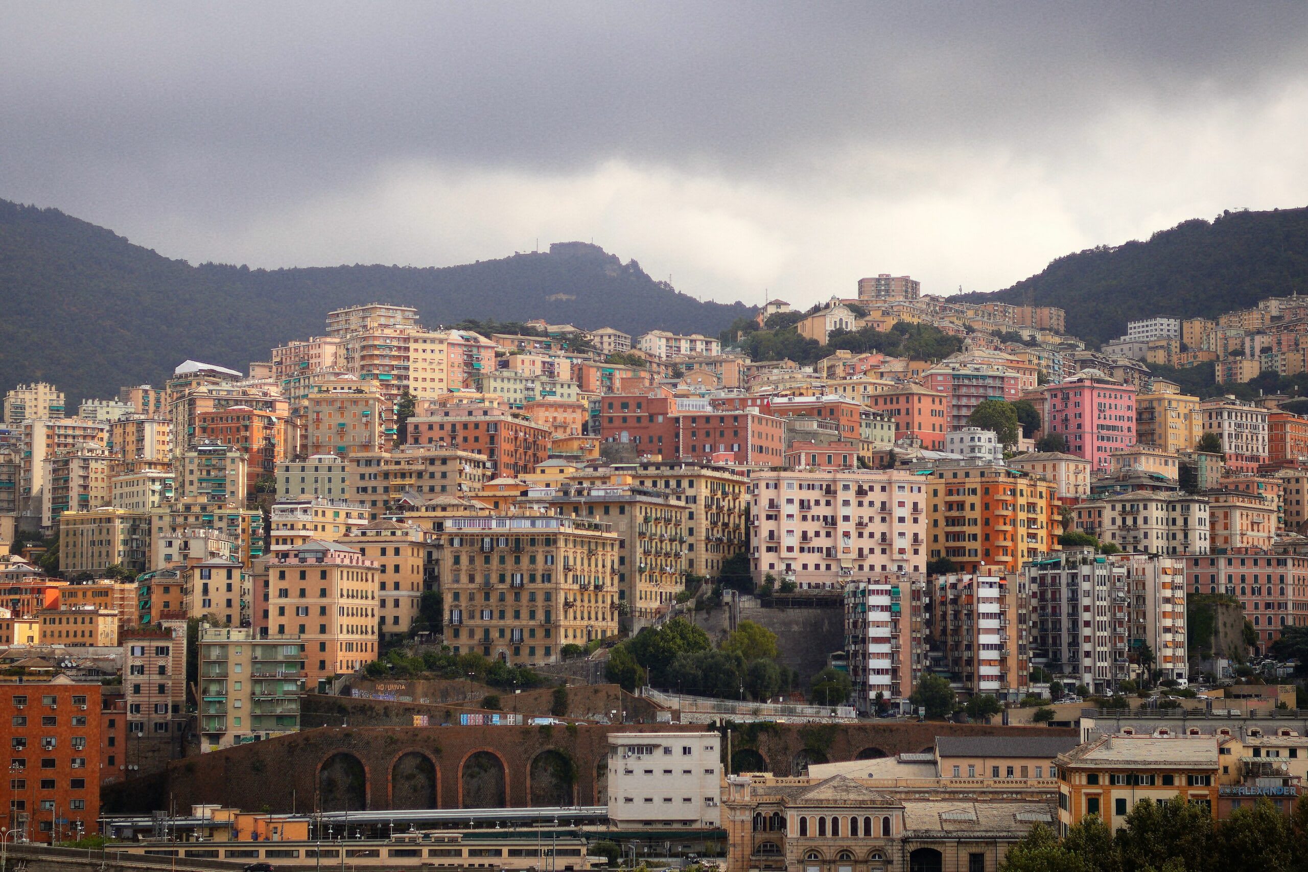 străzi din Genova cu denumiri misterioase