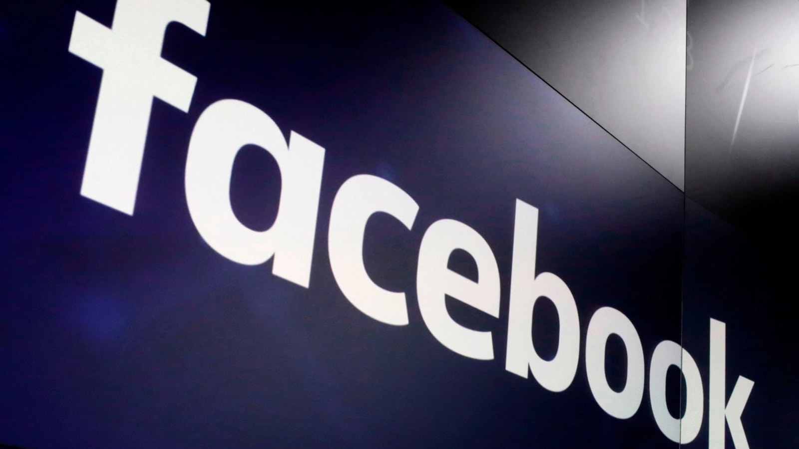 Aaron Sorkin critică Facebook în filmul „The Social Reckoning” despre influența platformei asupra societății