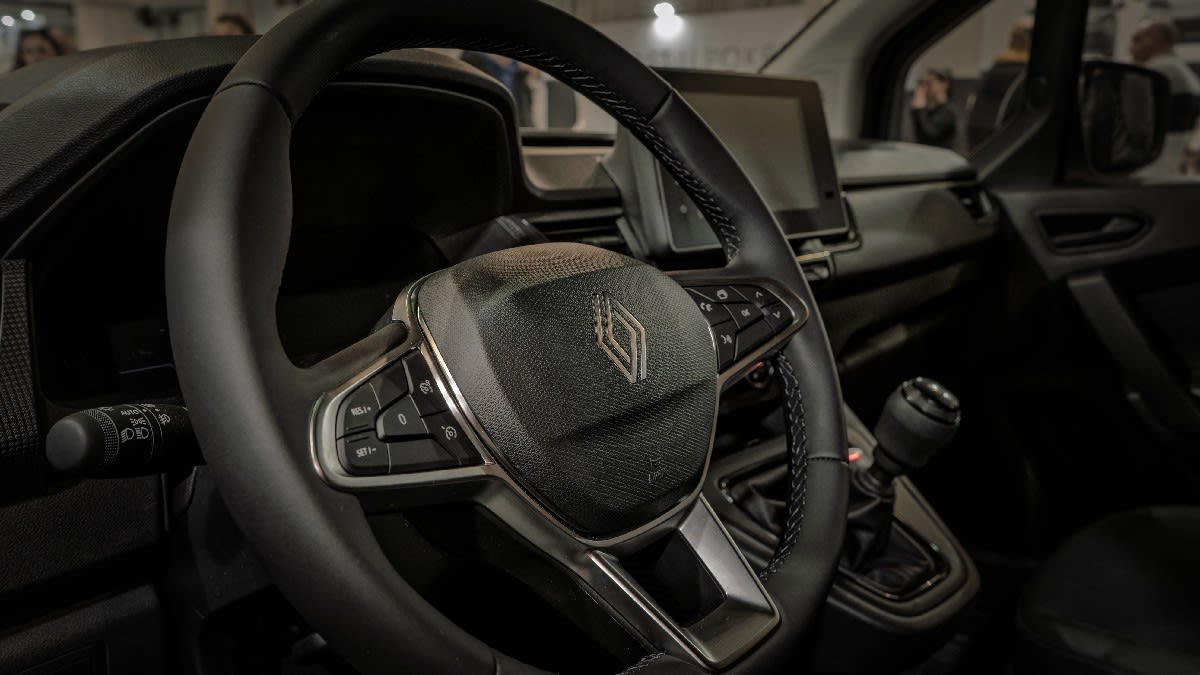 mașină electrică Renault în fabrică
