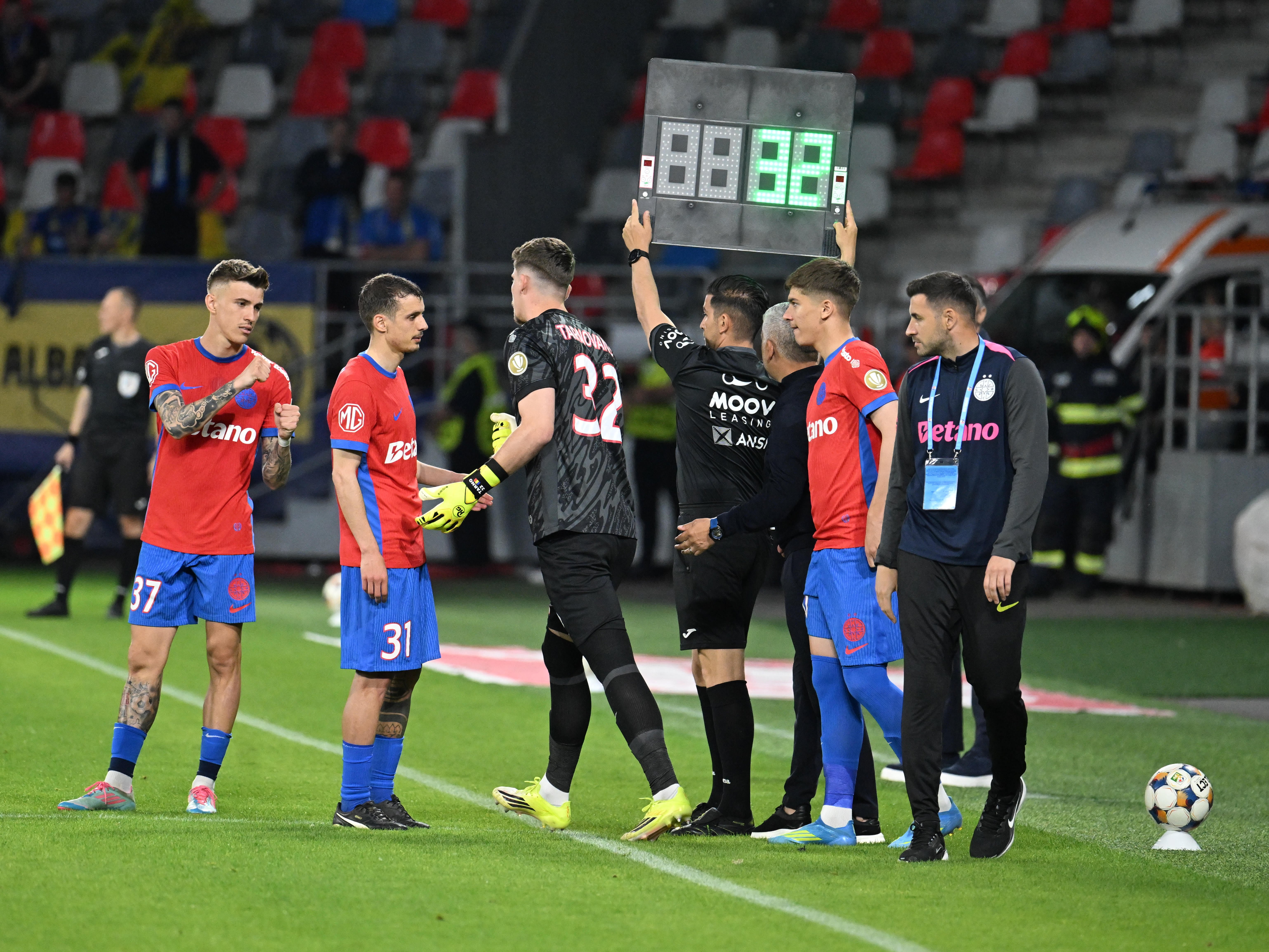 Mustață cere plecarea a doi secunzi de la FCSB după acuzații de nereguli