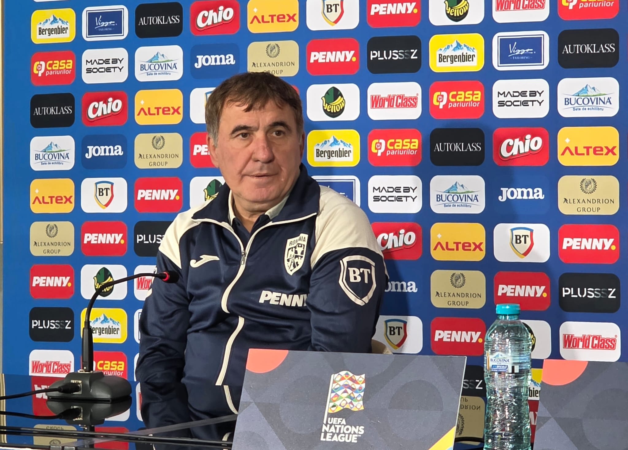 Gică Hagi în conferință de presă, fotbal național