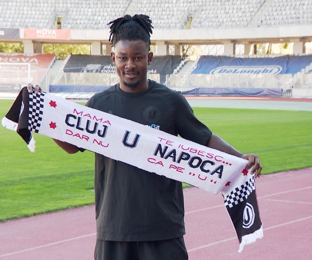 fotbalist Friday Adams în timpul unui meci fotbalist Friday Adams în timpul unui meci