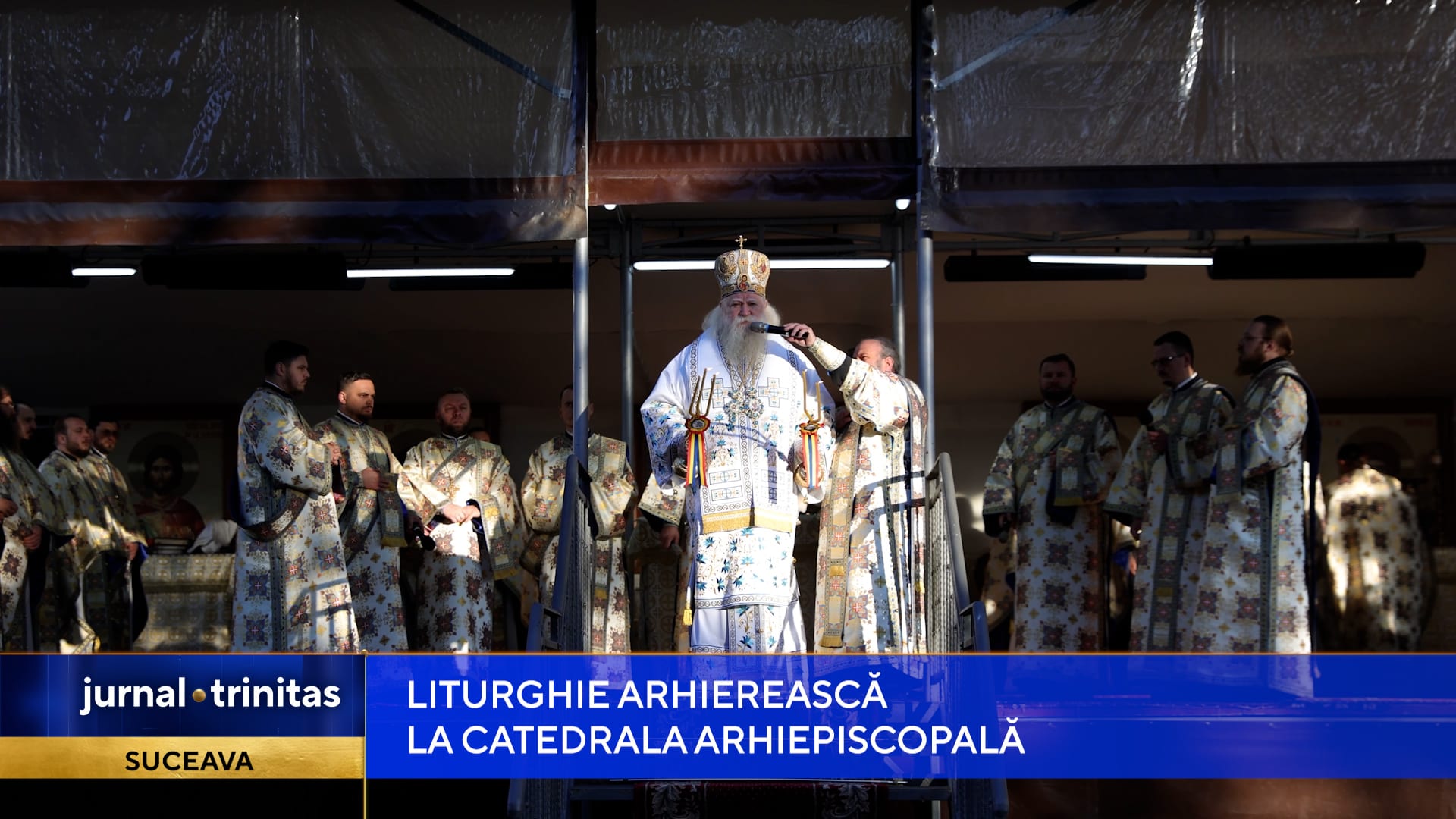 Liturghie arhierească la Catedrala din Suceava, preot și credincioși Liturghie arhierească la Catedrala din Suceava, preot și credincioși