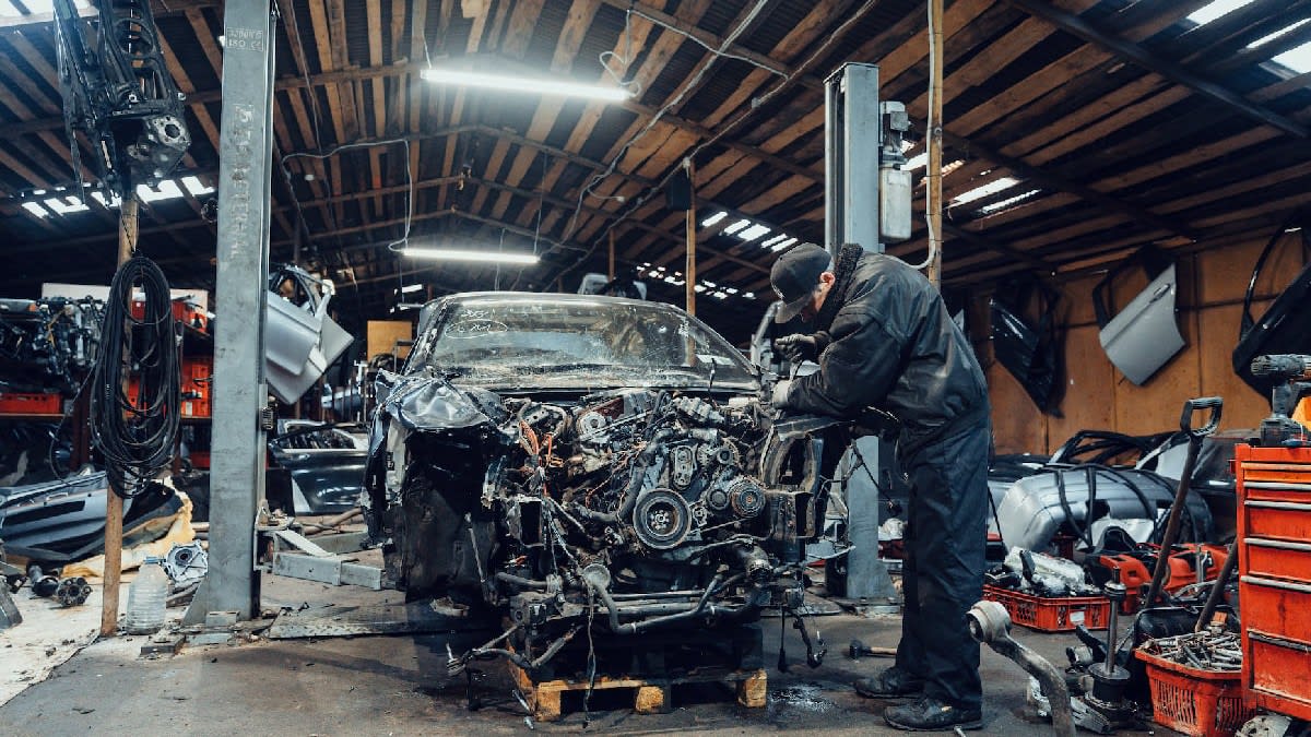 mecanic în atelier, echipamente industriale, salarii în domeniu