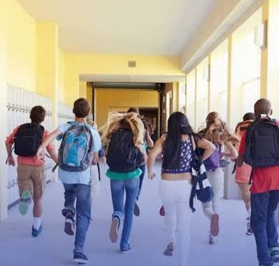 Elevii și profesorii au zi liberă de Ziua Internațională a Educației