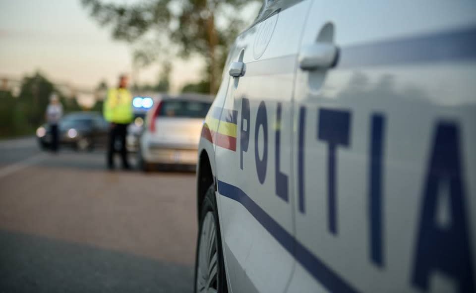 Mehedinți: Polițiștii rutieri au reținut 64 de permise în weekend