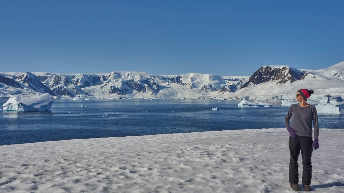 O femeie concediată după 38 de ani a ales să lucreze în Antarctica și a descoperit o viață nouă