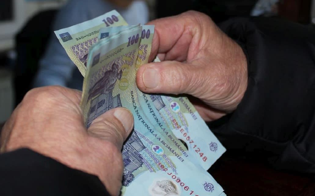 Pensionarii din sistemul public primesc a doua tranșă de ajutor în decembrie