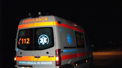 mașină avariată pe strada Izvorul Muntelui, victime în ambulanță mașină avariată pe strada Izvorul Muntelui, victime în ambulanță