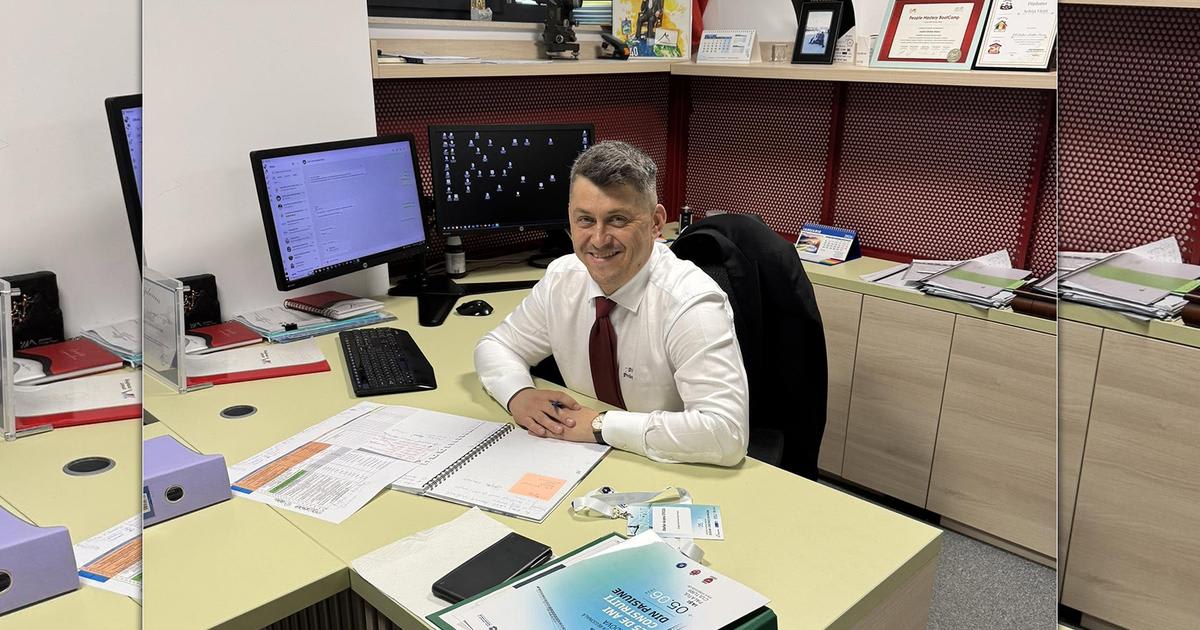 birou de achiziții publice, documente și calculator birou de achiziții publice, documente și calculator