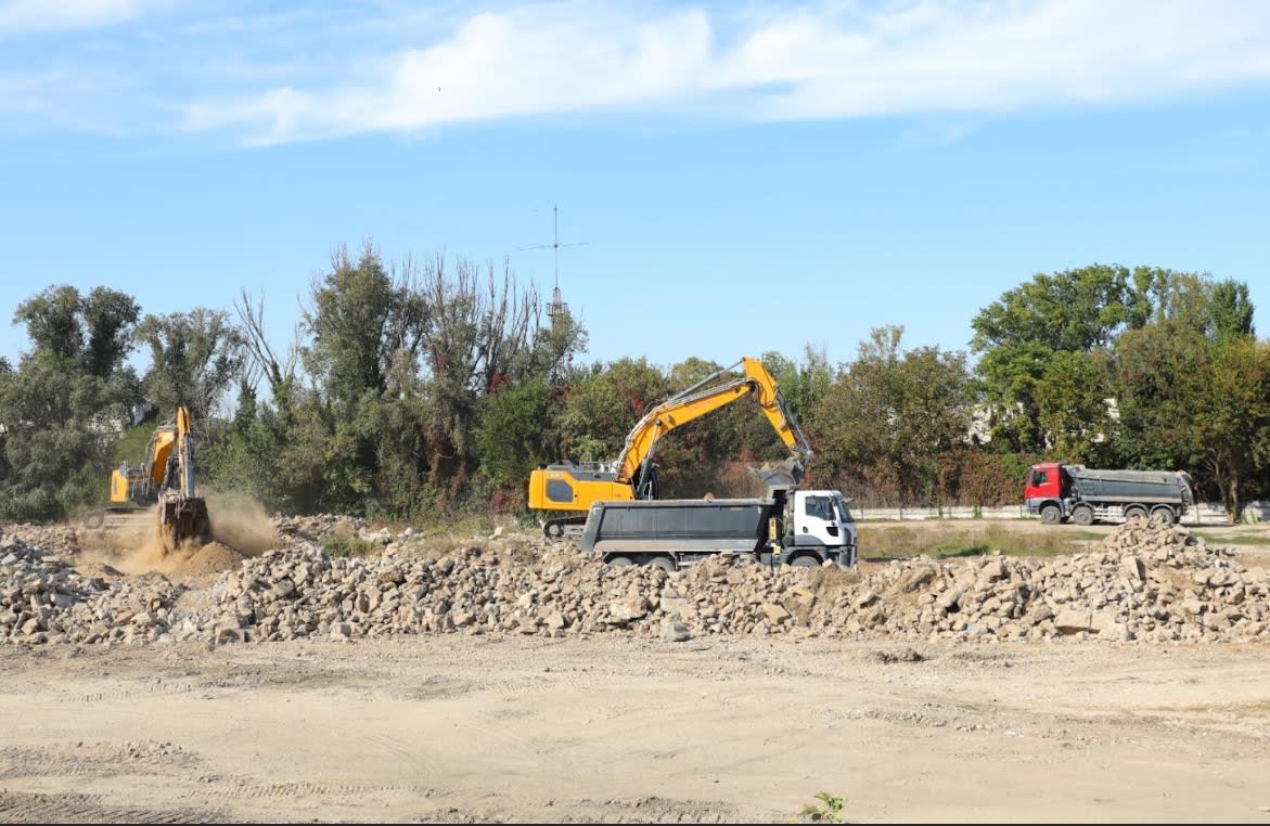 montarea pilonilor fundației la stadionul din Constanța montarea pilonilor fundației la stadionul din Constanța