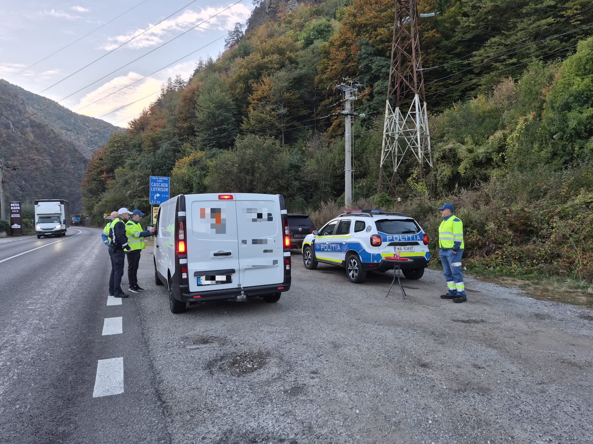 Polițiștii vâlceni au oprit șoferii pe DN7, la Brezoi, pentru verificări de siguranță