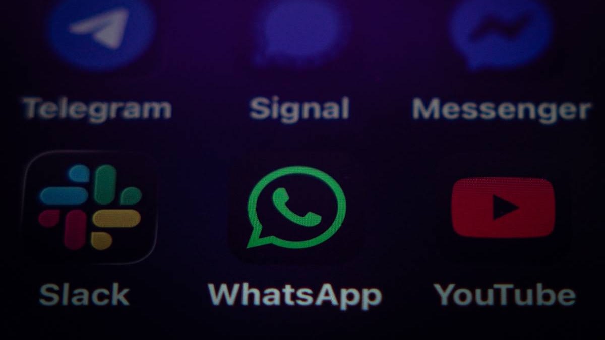 telefon smartphone cu ecran de avertizare pentru actualizare sistem de operare