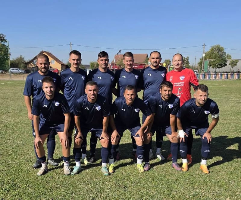 fotbal echipe locale în acțiune, teren de joc