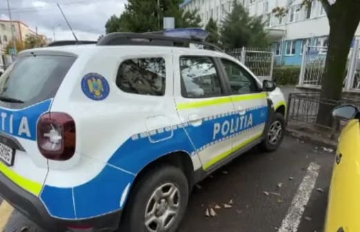 agent de poliție agresat în timpul intervenției