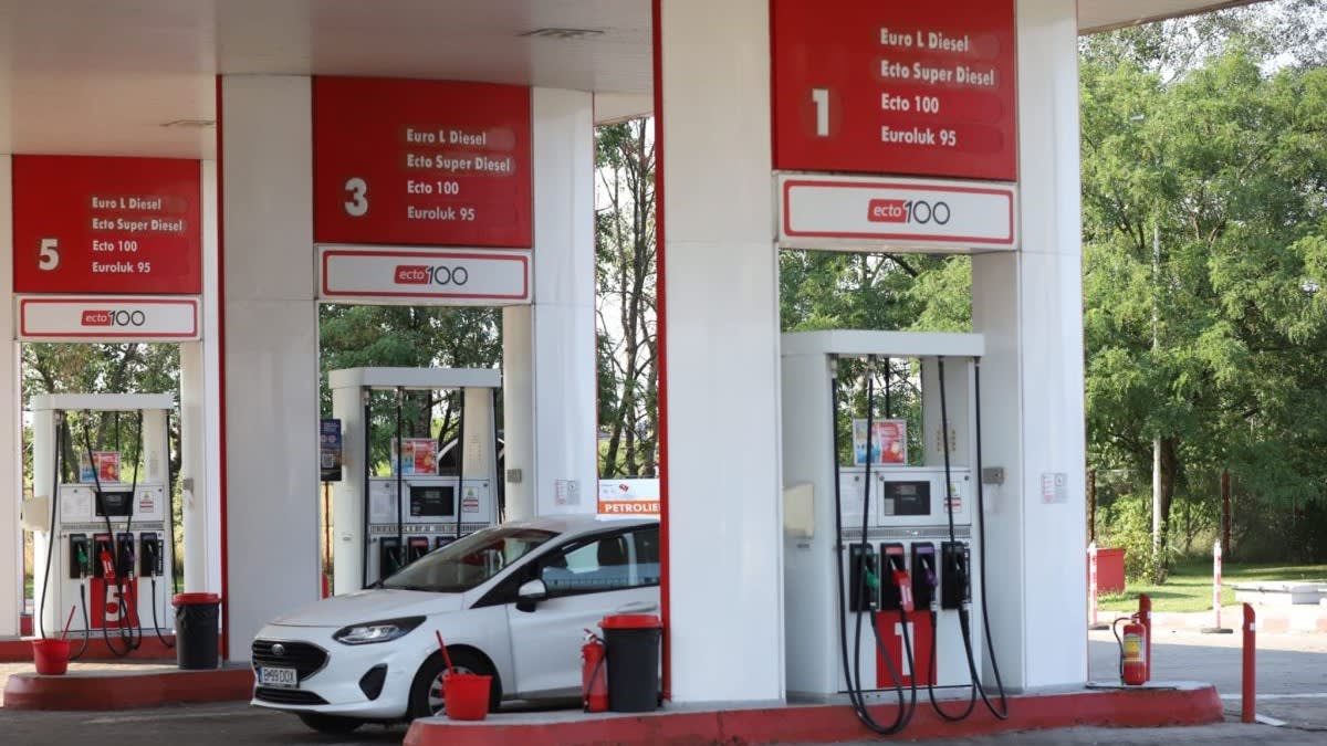 pompa de benzină cu prețuri afișate