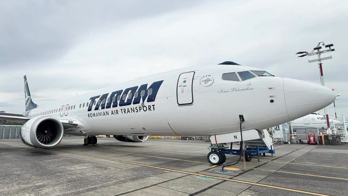 sistem de rezervări TAROM și avion