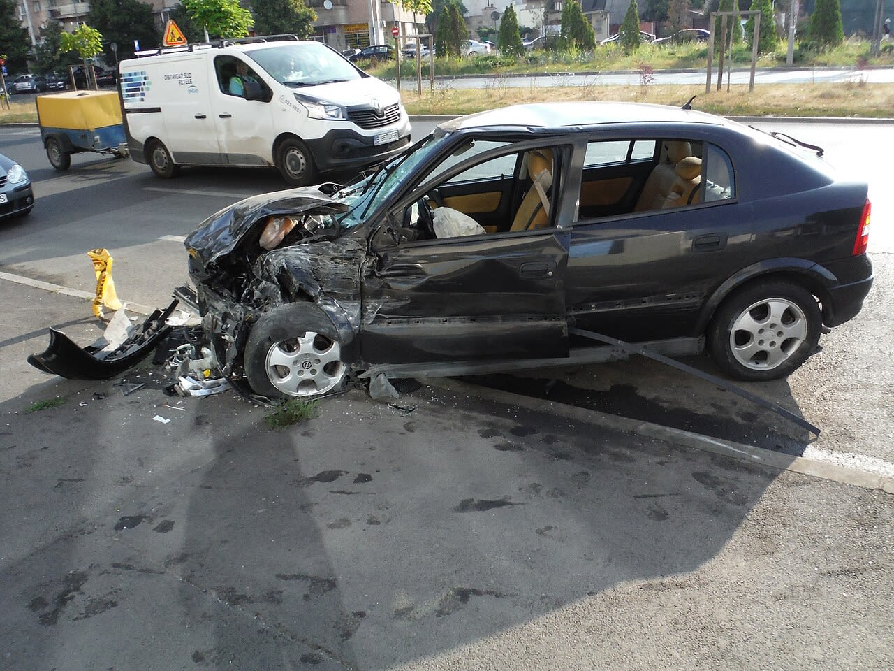 Echipaj SMURD intervenind la accident rutier în apropiere de Sibiu Echipaj SMURD intervenind la accident rutier în apropiere de Sibiu