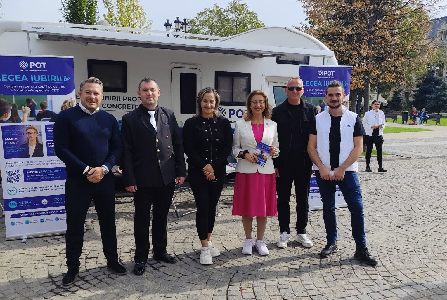 Razvan Arteni în discurs public, promovând patriotismul și tradițiile satului Razvan Arteni în discurs public, promovând patriotismul și tradițiile satului