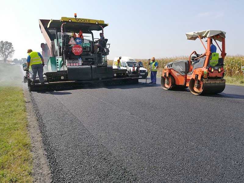 drum asfaltat, semnalizare rutieră, trafic în deviere