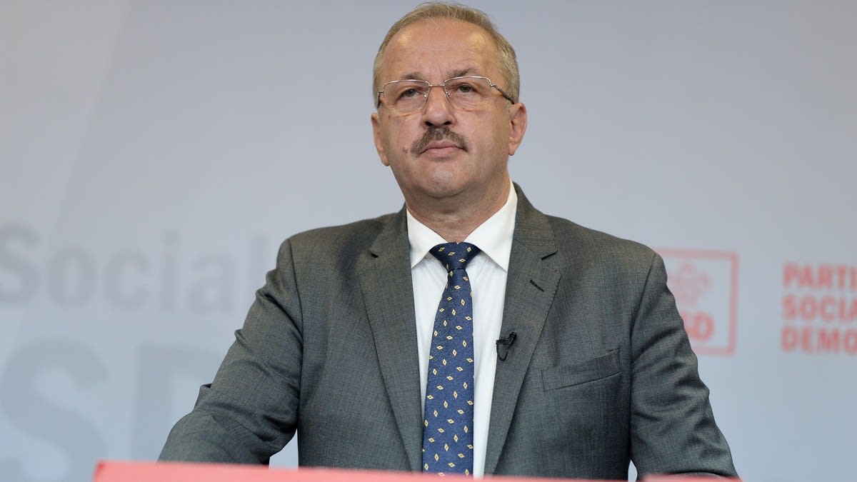 Vasile Dîncu în timpul unui interviu