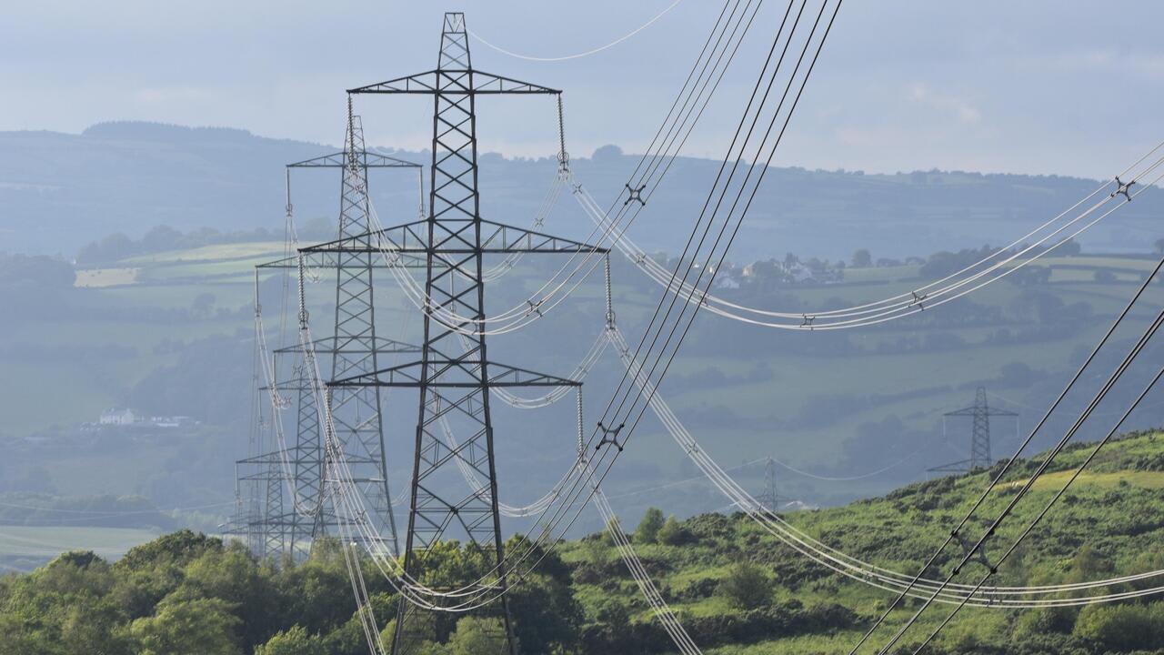 Expert în energie avertizează asupra prețurilor ridicate ale electricității din cauza importurilor și lipsei stocării