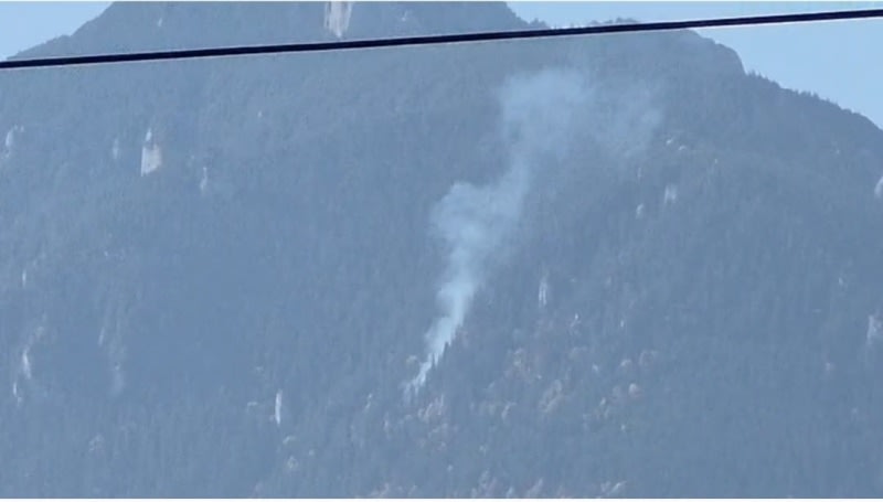 Incendiu în masivul Ceahlău, coloană de fum