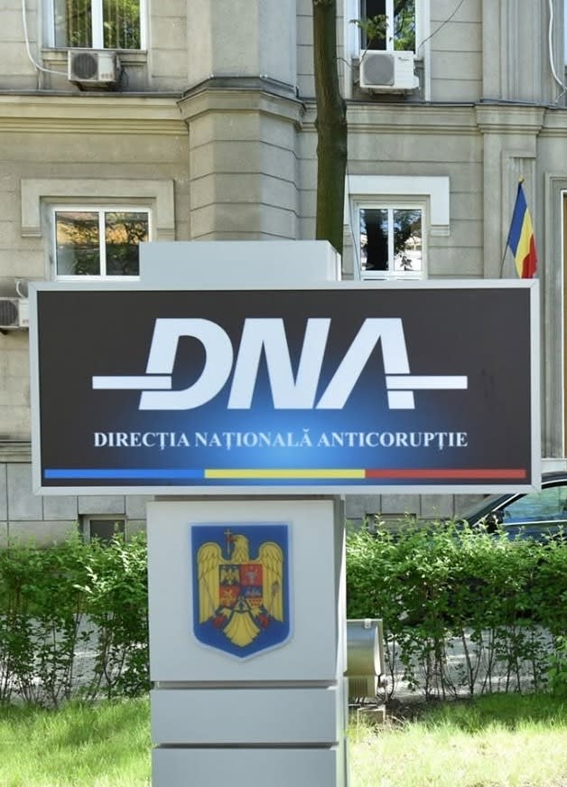 Doi polițiști din Buzău și Vrancea, trimiși în judecată de DNA