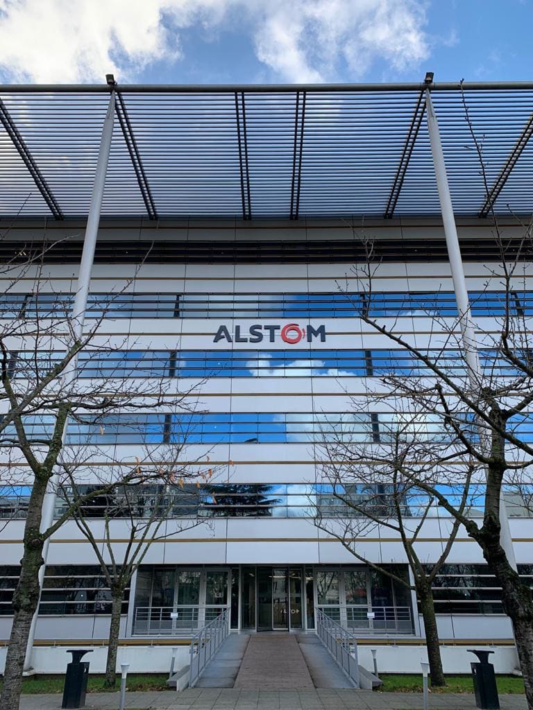 Două trenuri electrice Alstom au ajuns în țară și vor fi transportate la București